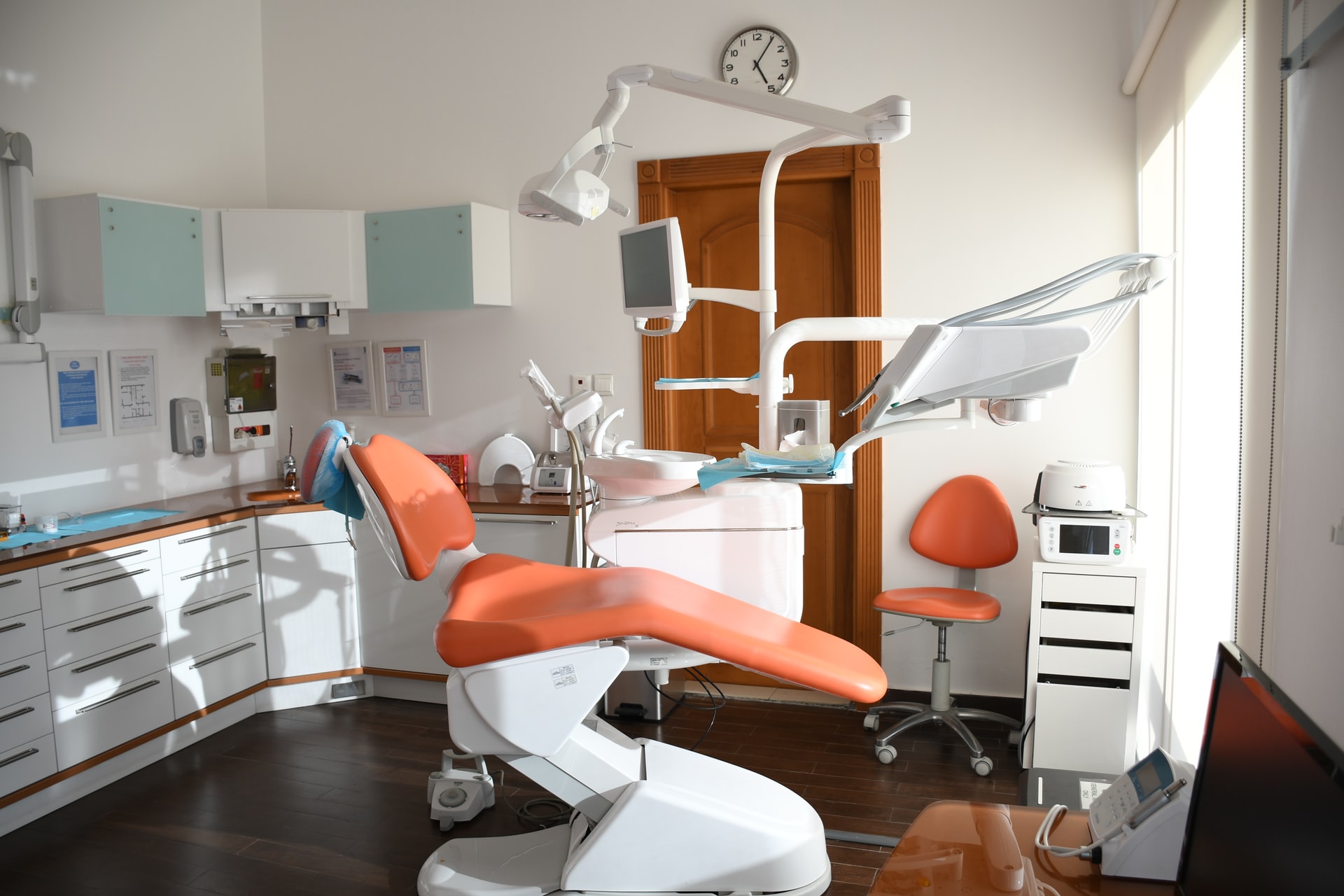 Basic equipment of dental offices